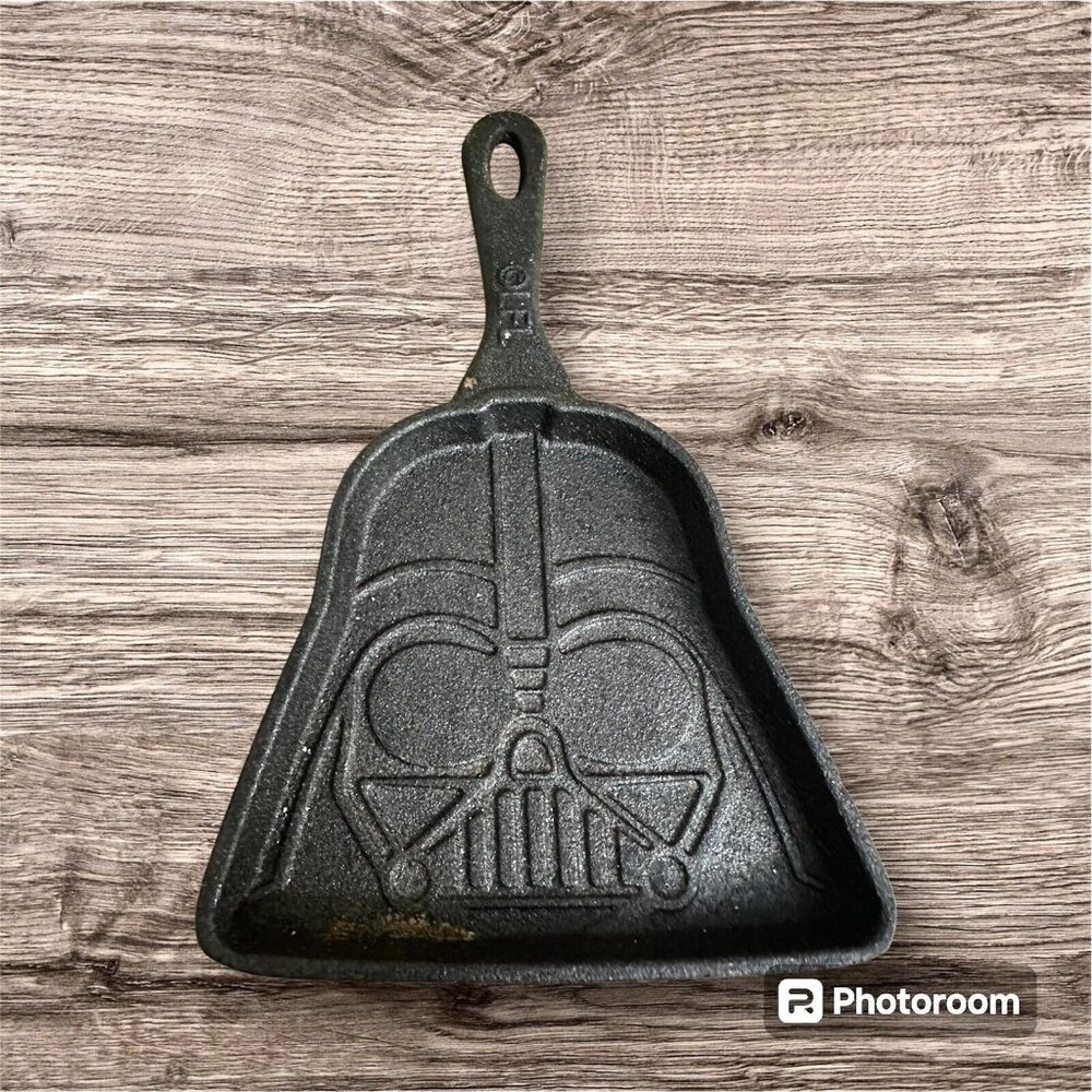 Disney Star Wars  Darth Vader Cast‎ Iron Baking Skillet
